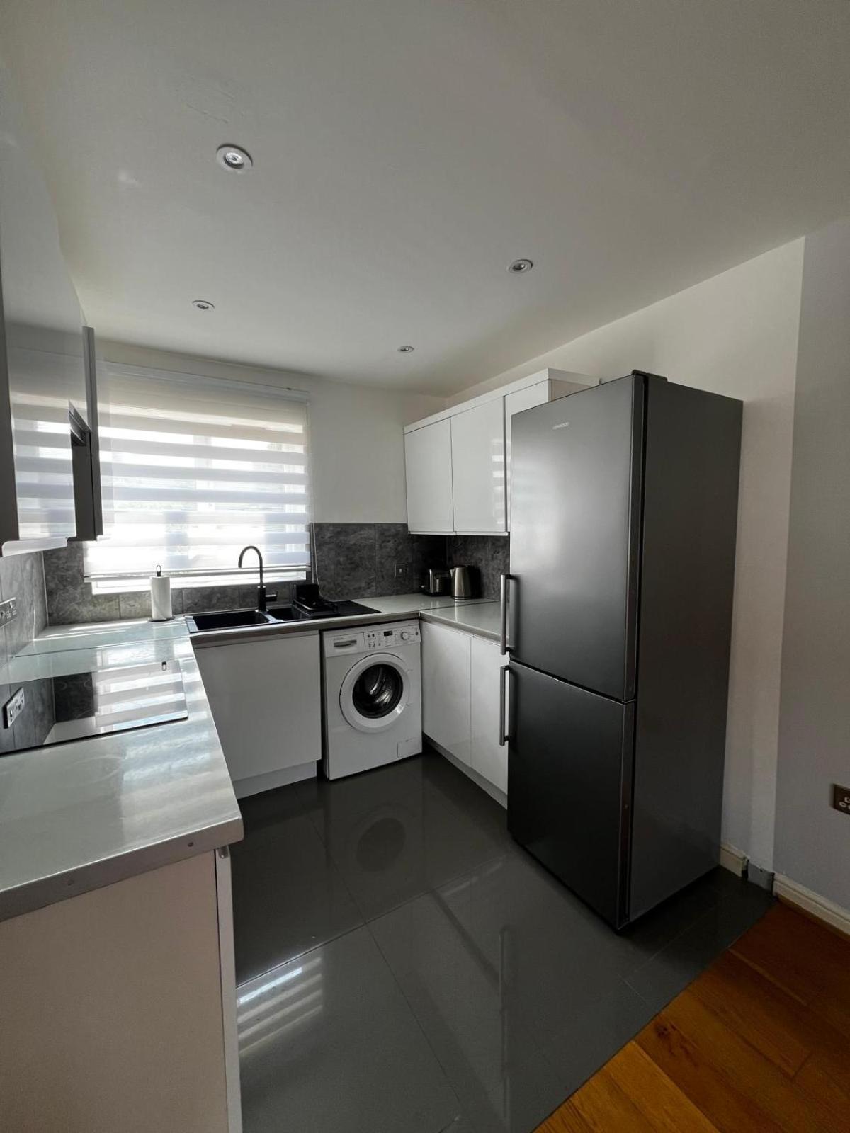 2-Bedroom Flat Walking Distance To Excel London - Perfect Location! Exterior foto