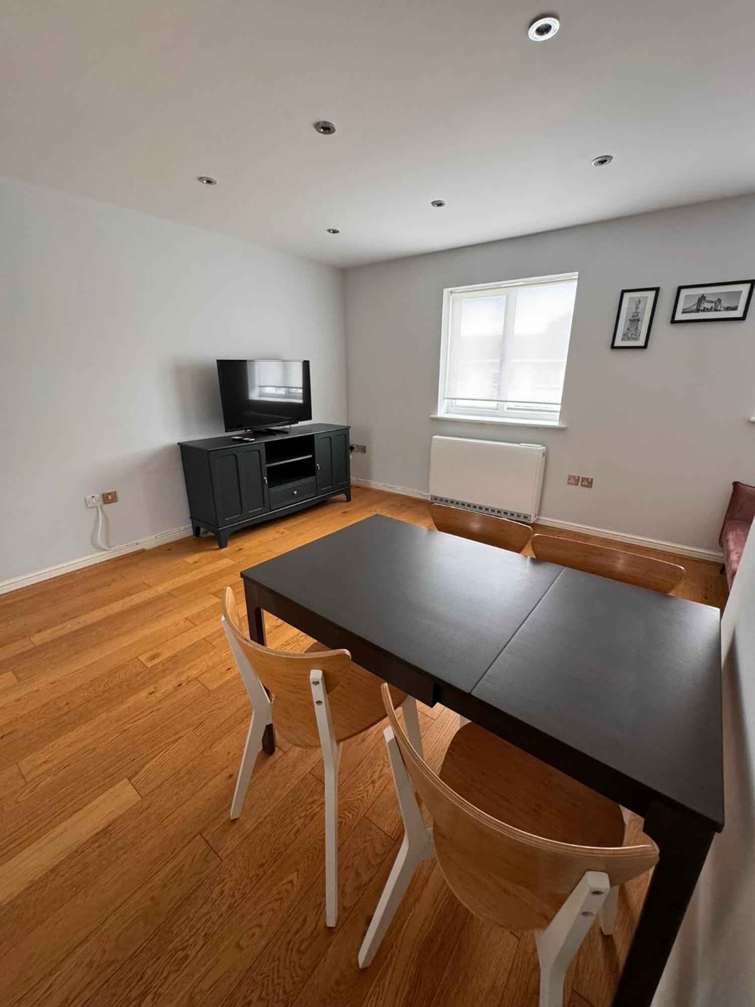 2-Bedroom Flat Walking Distance To Excel London - Perfect Location! Exterior foto
